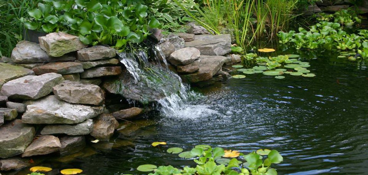 Cirkuliaciniai vandens siurbliai kaskadoms ir upeliams