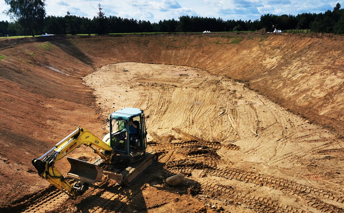 Dekoratyvinių tvenkinių kasimas ir formavimas