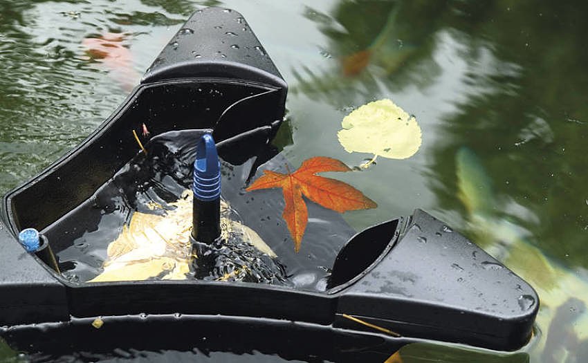 Šiukšlių nuo vandens paviršiaus surinkimo skimeriai